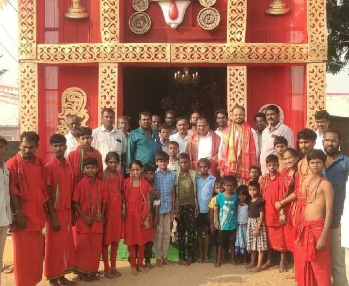 దుర్గాదేవిని దర్శించుకున్న సరోజ్ రెడ్డి - Udayam