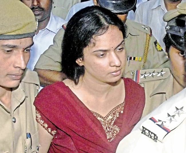 ‘రింగ్‌ రోడ్డు’ మాయలేడికి క్షమాభిక్ష తిరస్కారం - Udayam