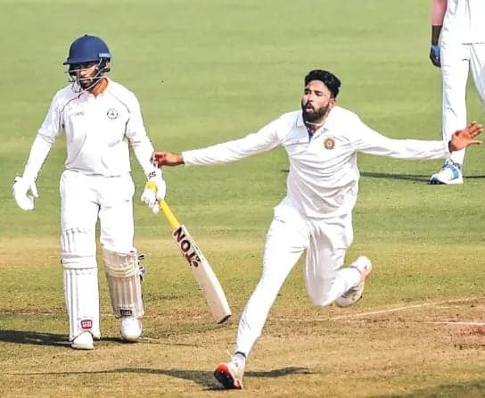 గెలుపు దిశగా హైదరాబాద్‌ జట్టు