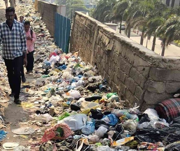 ‘చెత్త కుప్ప’గా హైటెక్ సిటీ.. స్థానికుల ఆందోళన