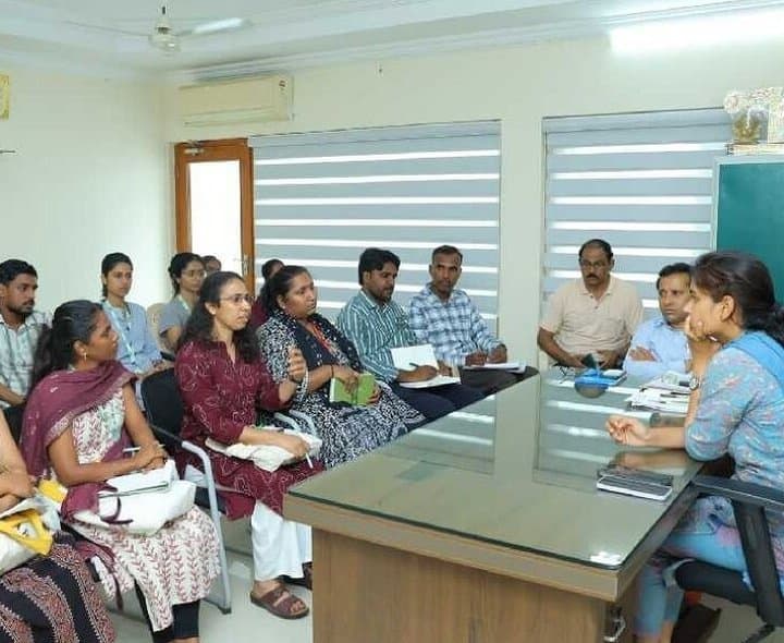ఘన వ్యర్థాల నిర్వహణపై కలెక్టర్‌ సమీక్ష