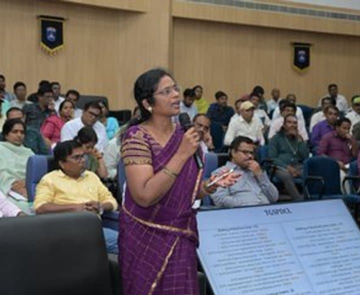సైబరాబాద్‌లో రహదారుల అభివృద్ధిపై సమీక్ష - gallery image 2