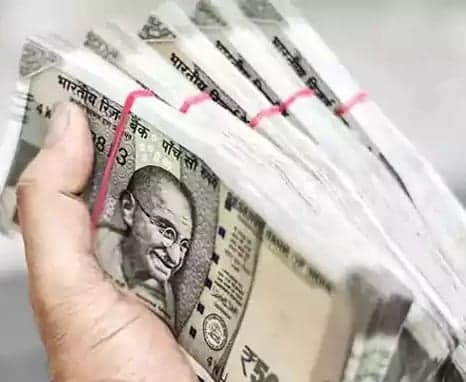 పింఛన్ నిధులతో సచివాలయ కార్యదర్శి పరారీ