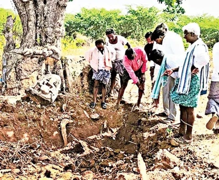 గుప్త నిధుల కోసం తవ్వకాలు - Udayam