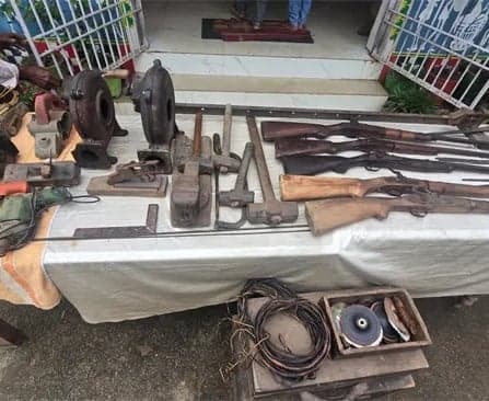 అక్రమ ఆయుధాలు, సారా స్వాధీనం