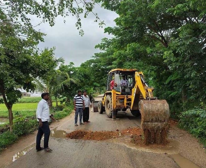 అప్పిరెడ్డి రోడ్డుపై గుంతల పూడ్చివేత