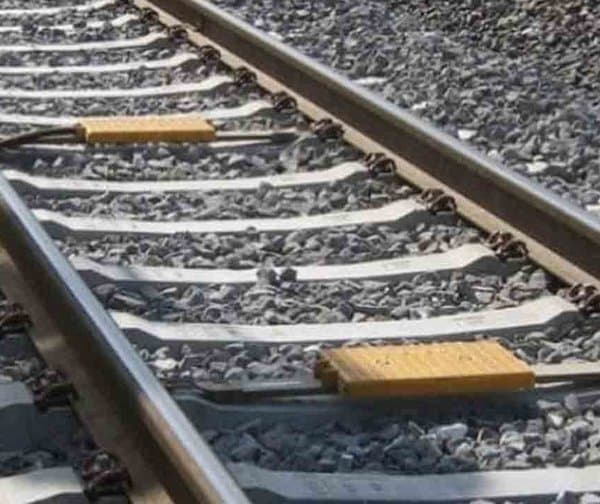 అనకాపల్లిలో రైలు ఢీకొని వ్యక్తి మృతి