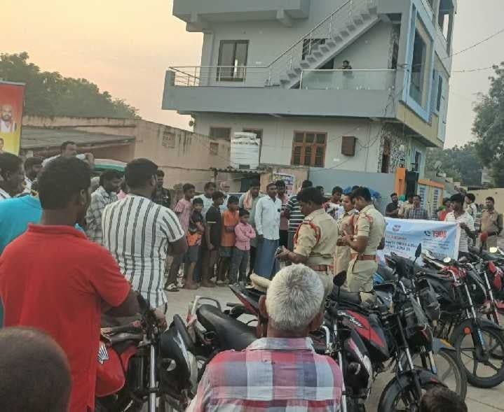 అంకుషాపూర్‌లో పోలీసుల అవగాహన కార్యక్రమం - Udayam