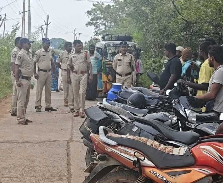 మిడుతూరులో 25 వాహనాలు సీజ్ - Udayam