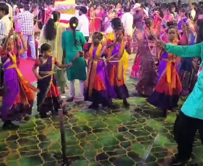 గద్వాల బతుకమ్మ వేడుకల్లో కోలాటం సందడి - Udayam