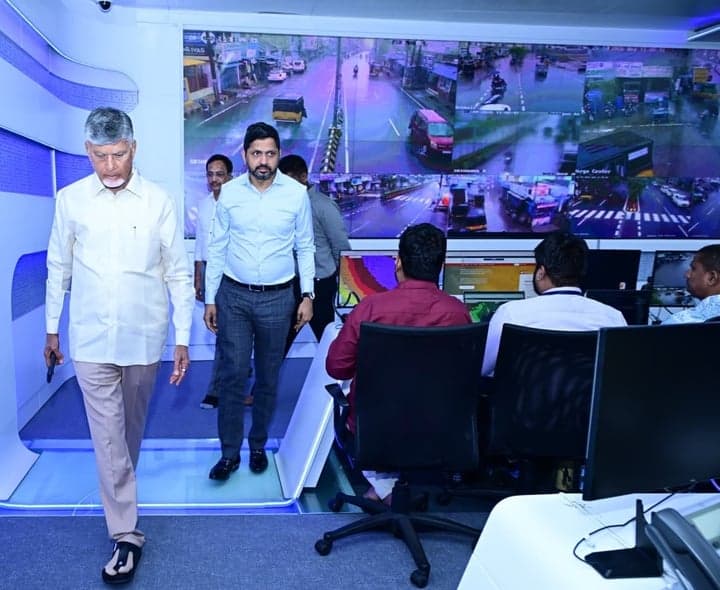 సాయంత్రానికి రహదారులను క్లియర్ చేయాలి: చంద్రబాబు