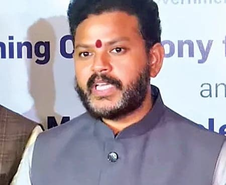 18 నెలల్లో 100 విమానాశ్రయాలు