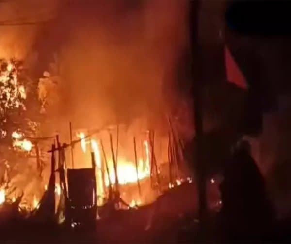 ఏలూరులో ఘోర అగ్ని ప్రమాదం: ఇద్దరు వృద్ధురాళ్లు సజీవదహనం - Udayam Digital