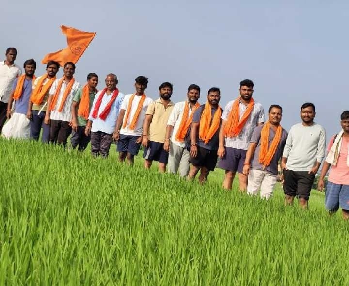 వీరభద్ర స్వామి ఆలయానికి యువకుల పాదయాత్ర