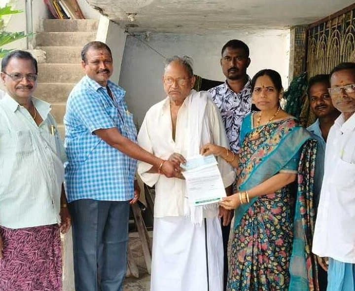 కూనవరంలో CMRF చెక్కు అందజేత