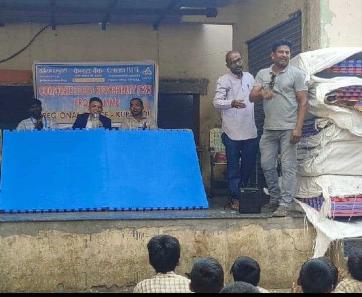 కర్నూలు పాఠశాలకు క్రీడా పరికరాలు - Udayam