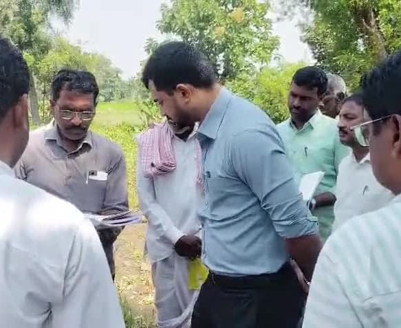 తానూర్‌లో భూ రీసర్వే పనులను పరిశీలించిన సబ్ కలెక్టర్ - Udayam