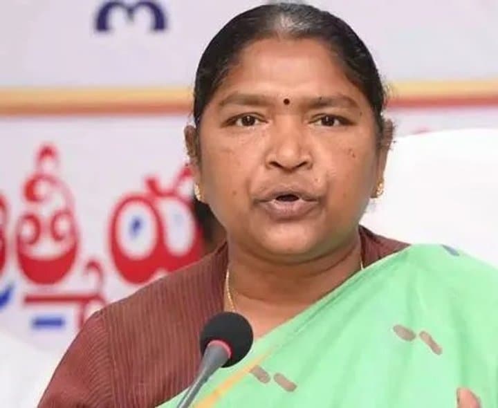 ప్రతి వాన నీటి బొట్టును ఒడిసిపట్టాలి: మంత్రి సీతక్క