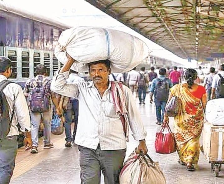 రైలు ప్రయాణికులకు ఆన్‌లైన్ లగేజీ బుకింగ్ సౌకర్యం