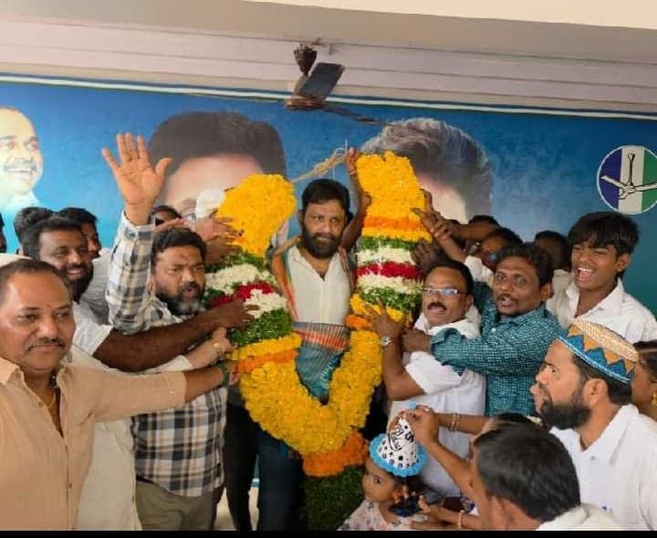 గుడివాడలో కొడాలి నాని బర్త్‌డే వేడుకలు - Udayam