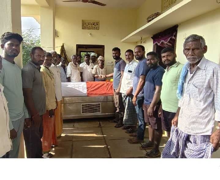 కాంగ్రెస్ కార్యకర్త కుటుంబానికి రూ.10 వేల సాయం - Udayam