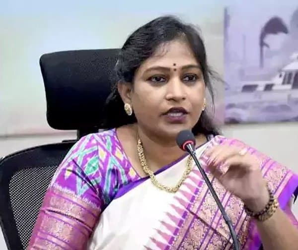 విమానాశ్రయ పనుల పరిశీలన