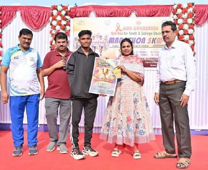 కర్నూలులో 5కే రెడ్ రన్ విజేతలకు బహుమతులు - Udayam