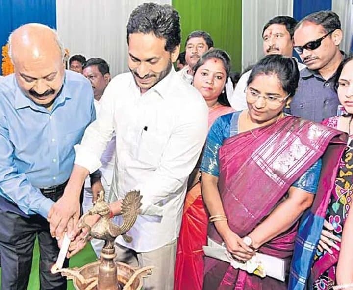 భోగాపురంపై క్రెడిట్‌ రగడ