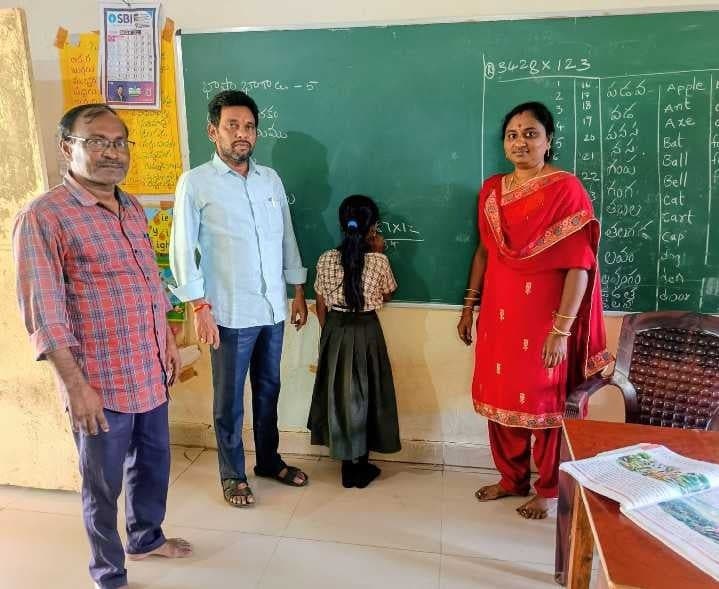 ఎంపీపీ పాఠశాలలను సందర్శించిన వేపాడ ఎంఈవో - Udayam