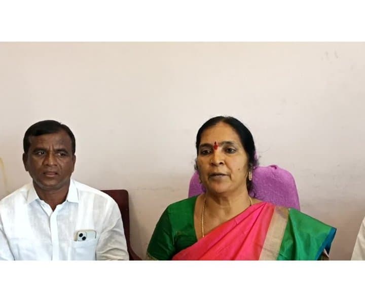 యూరియా యాప్‌పై మాజీ ఎమ్మెల్యే విమర్శలు