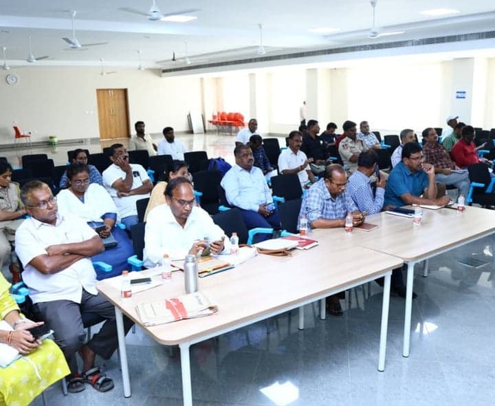 ప్రజావాణి దరఖాస్తులను గడువులోగా పరిష్కరించాలి: ములుగు కలెక్టర్ - gallery image 4
