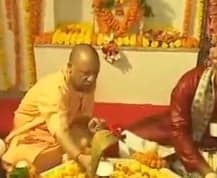 వాల్మీకి జయంతి సందర్భంగా యోగి పూజలు
