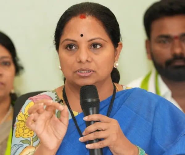 భగీరథ్‌పై లుక్ అవుట్ నోటీసులు ఇవ్వాలి: కవిత డిమాండ్