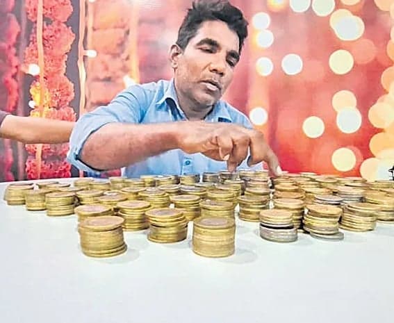 భర్త కష్టాన్ని చూసి మోపెడ్‌ కొనివ్వాలని నిర్ణయించిన భార్య