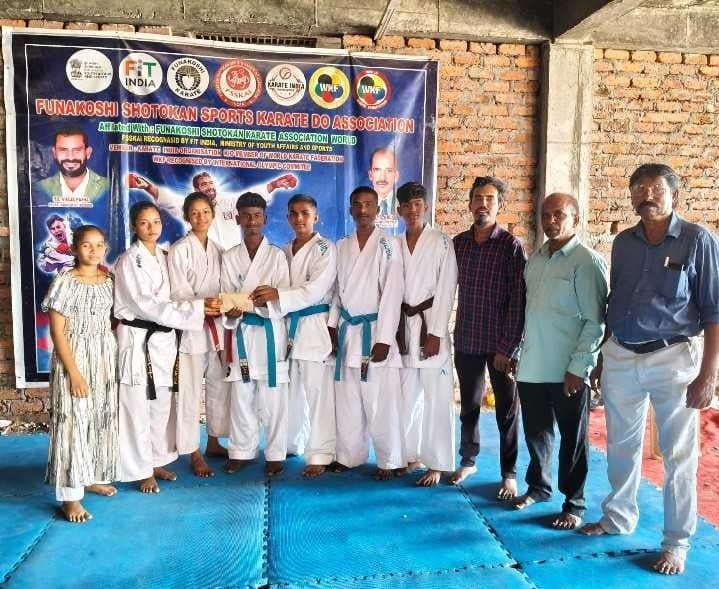 సౌత్ జోనల్ కరాటే పోటీలకు ఏడుగురు విద్యార్థులు - Udayam