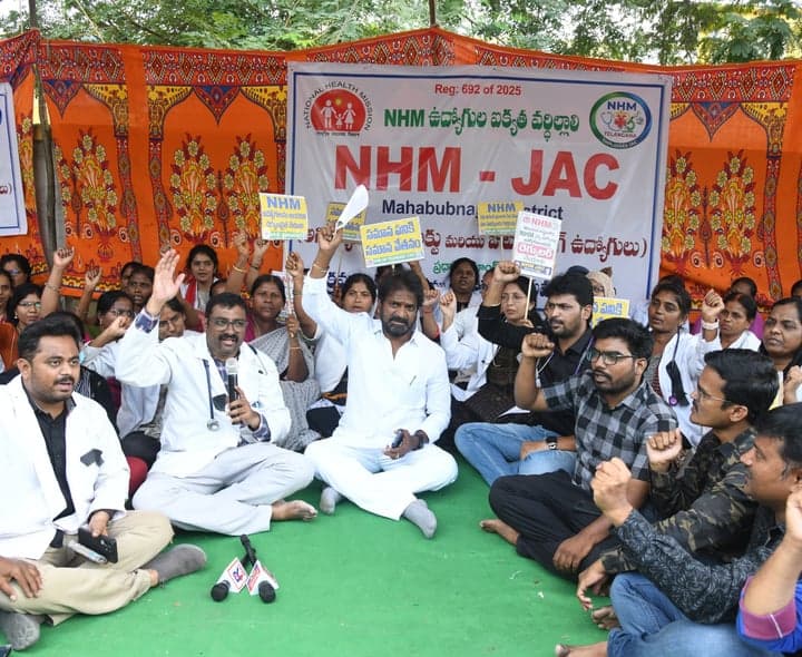 కాంట్రాక్ట్, ఔట్‌సోర్సింగ్ ఉద్యోగులను రెగ్యులరైజ్ చేయాలి: శ్రీనివాస్ గౌడ్