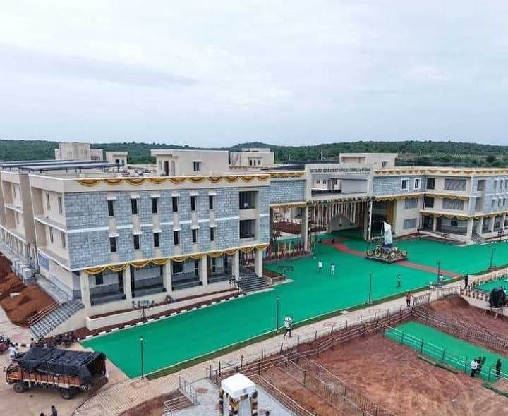ములుగు కొత్త కలెక్టరేట్‌లో తొలి సమావేశం