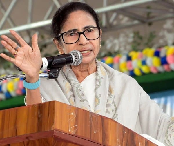 లోక్‌సభకు మమతా బెనర్జీ: బహరాంపుర్ నుంచి పోటీకి యోచన
