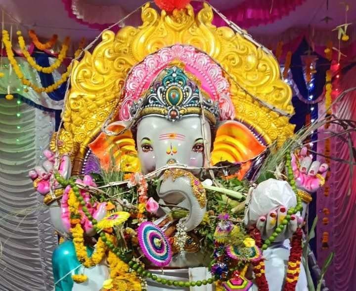 కడనూతలలో వినాయకుడికి 10 కేజీల లడ్డూ - Udayam