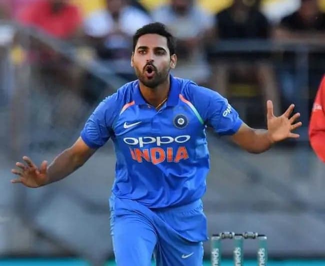 భువి లేట్‌ స్వింగ్‌!