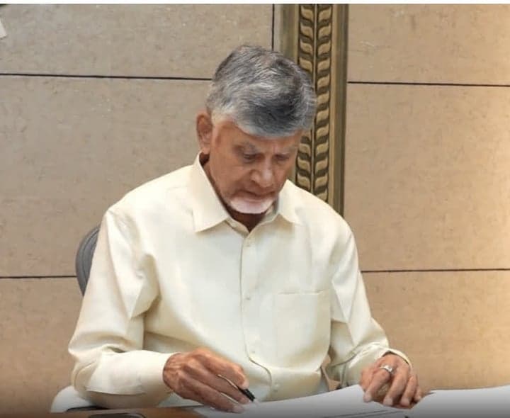 జడ్పీ చైర్‌పర్సన్‌ పదవుల్లో మహిళలకు 50% రిజర్వేషన్