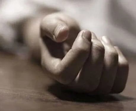 రైలు కిందపడి మహిళ మృతి