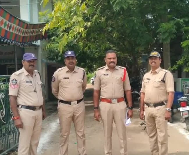 ఆకివీడులో నామినేషన్ల ప్రక్రియ షురూ - Udayam