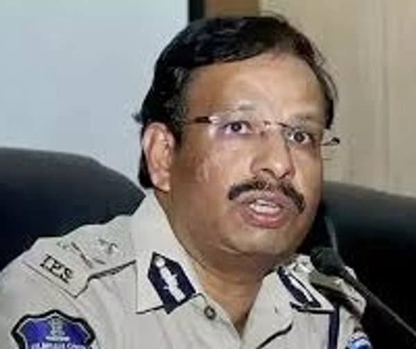 ఫిర్యాదుదారులతో అమర్యాద - Udayam Digital