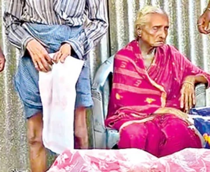 వృద్ధ కుటుంబానికి లోకేశ్‌ భరోసా