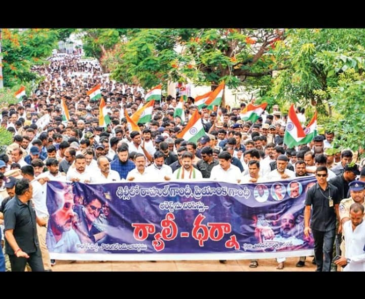 కాంగ్రెస్ లాఠీలకు భయపడదు - gallery image 2