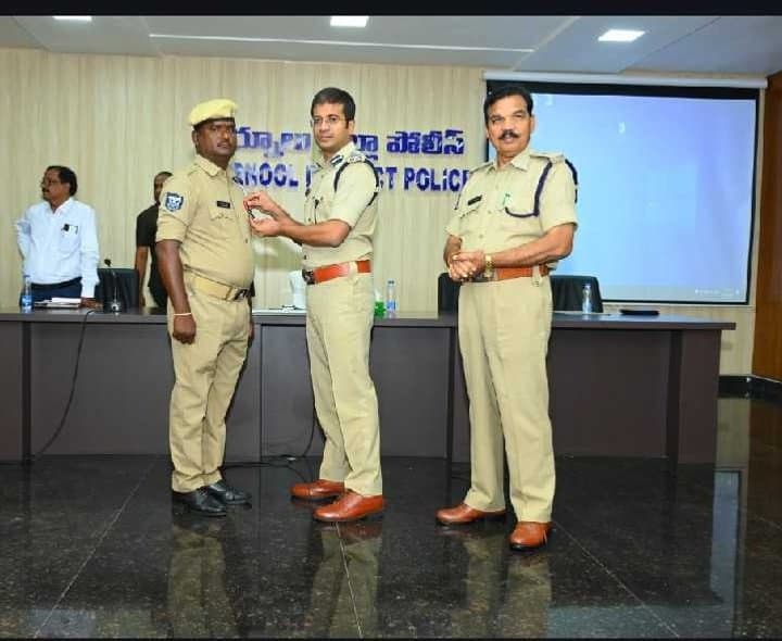 ఉత్తమసేవ హోంగార్డుకు పురస్కారం