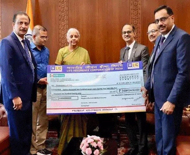 కేంద్రానికి ఎల్‌ఐసీ రూ.12,207 కోట్ల డివిడెండ్