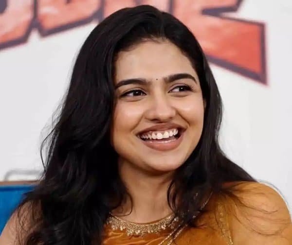 మమితా బైజుతో మొదటి చిత్రం