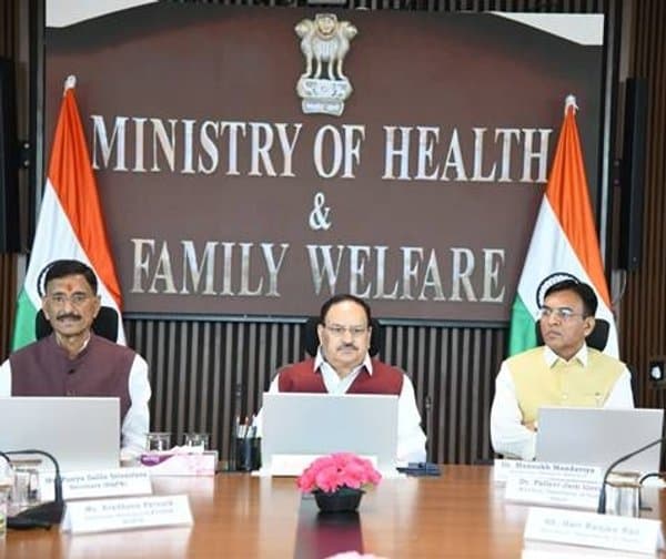 కేరళ ఆరోగ్య పథకాలపై కేంద్ర మంత్రి సమీక్ష